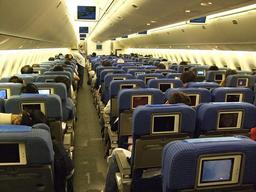 薄い国内線仕様座席と違う機内の様子(拡大します)