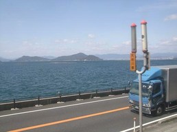 穏やかな瀬戸内海を眺めて広島へ…(拡大します)